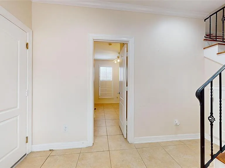 1502 Birdsall St — Photo 5