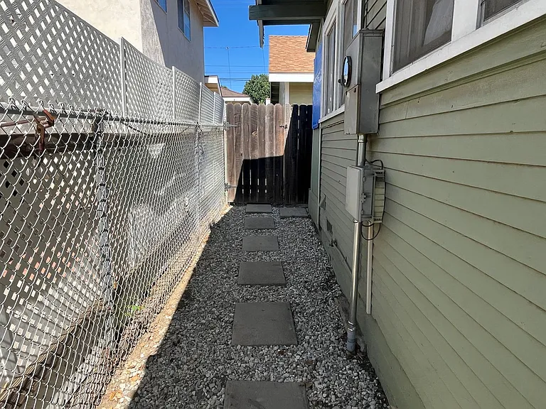 8020 Bright Ave — Photo 17