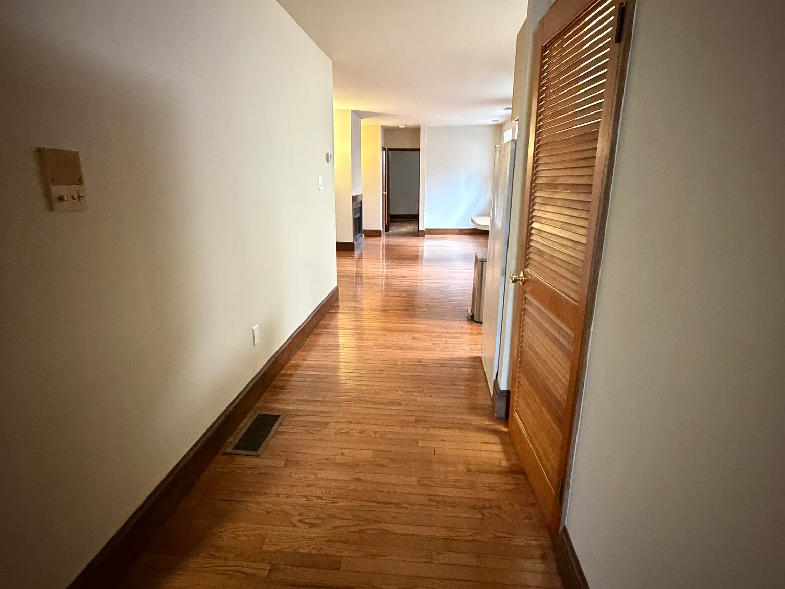 1 bed, 1.5 bath, 1100 sqft, $1,800 — Photo 2