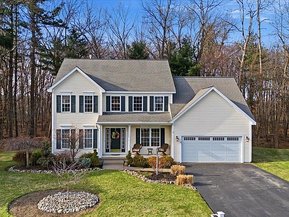 3rd image of 8 Cathywood Court