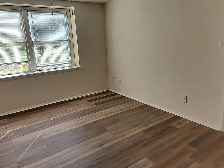 7402 Brigmore Dr — Photo 2