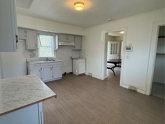 4th image of 284 Jefferson Ave
