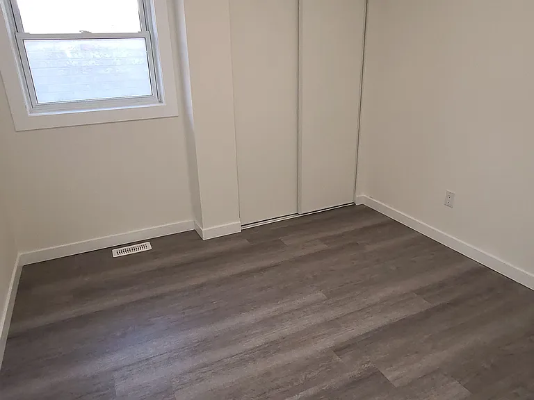 31 Torrens Ave — Photo 19