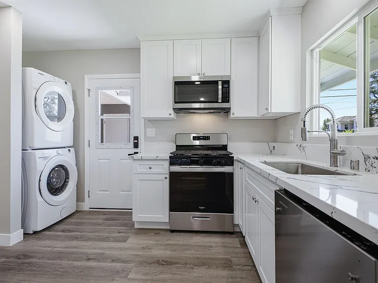 1076 El Campo Dr — Photo 4