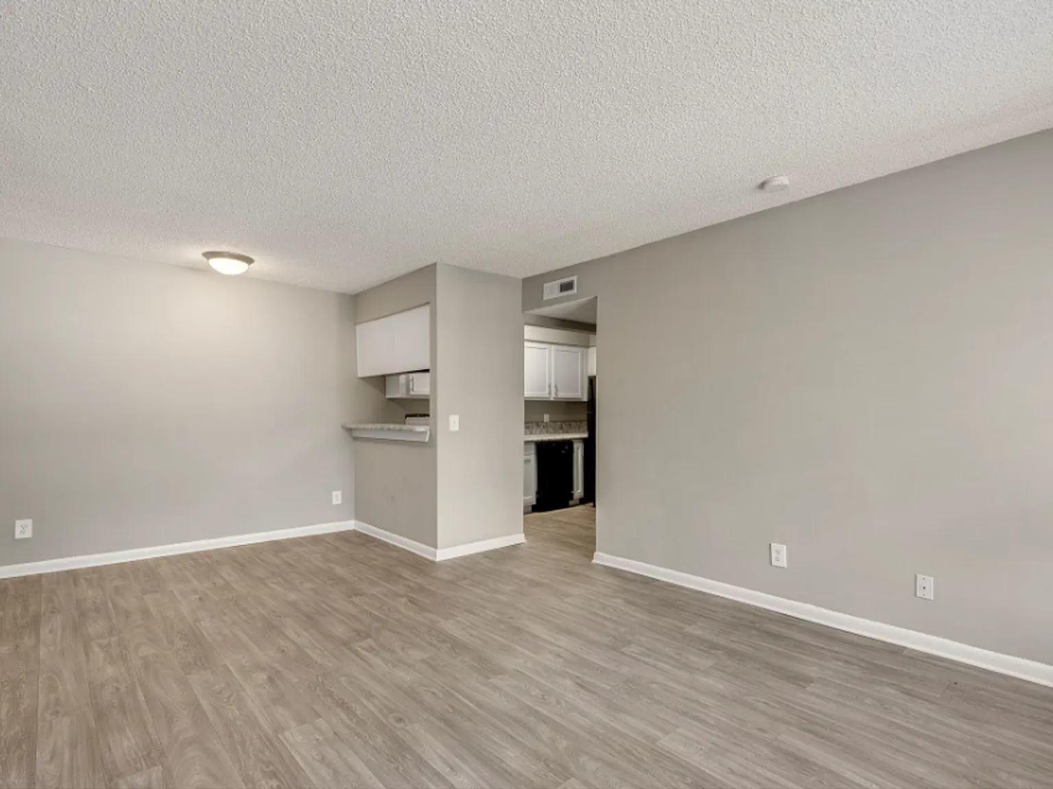 VOLARE APARTMENTS — Photo 2