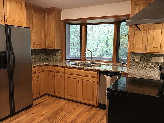 3rd image of 190 Southwood Dr