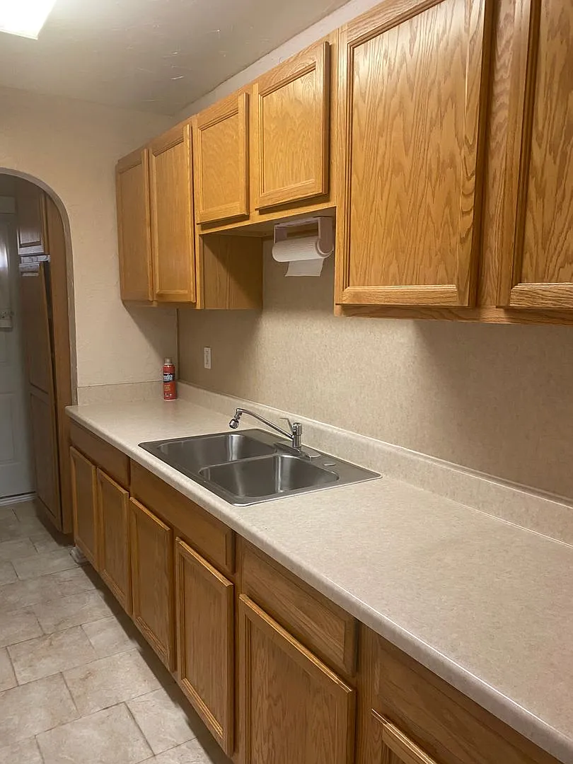 2 bed 1 bath for lease near downtown — Photo 2