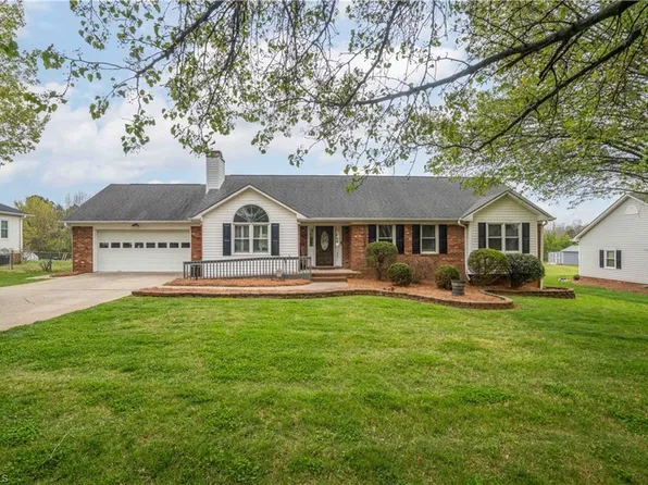 245 Lumina Dr, Lexington, NC 27295