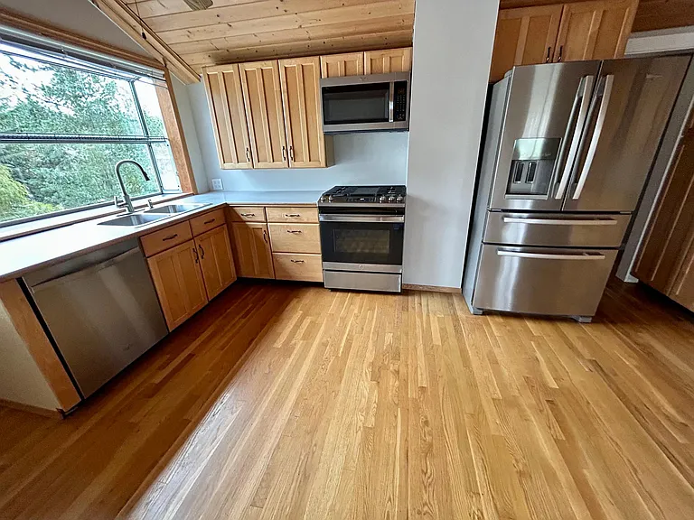 12458 NE 95th St — Photo 3