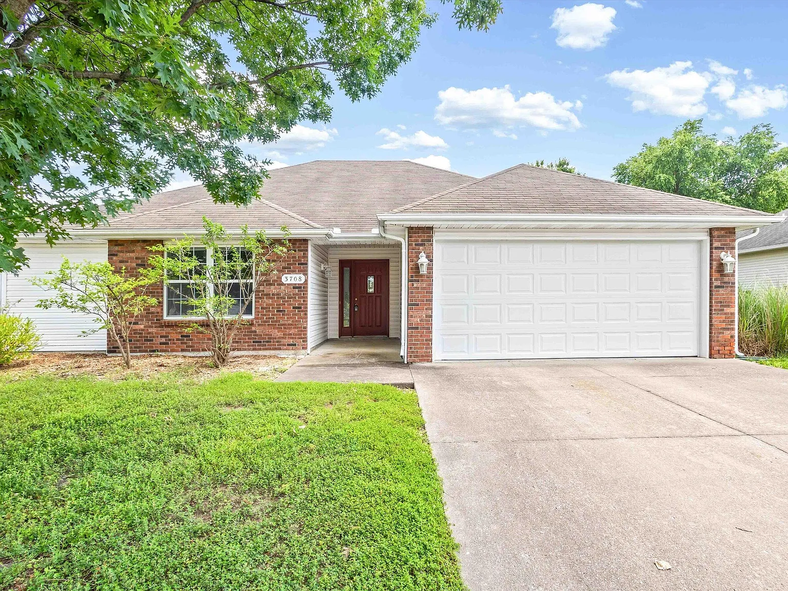 3 bed, 1436 sqft, $1,850 — Photo 1