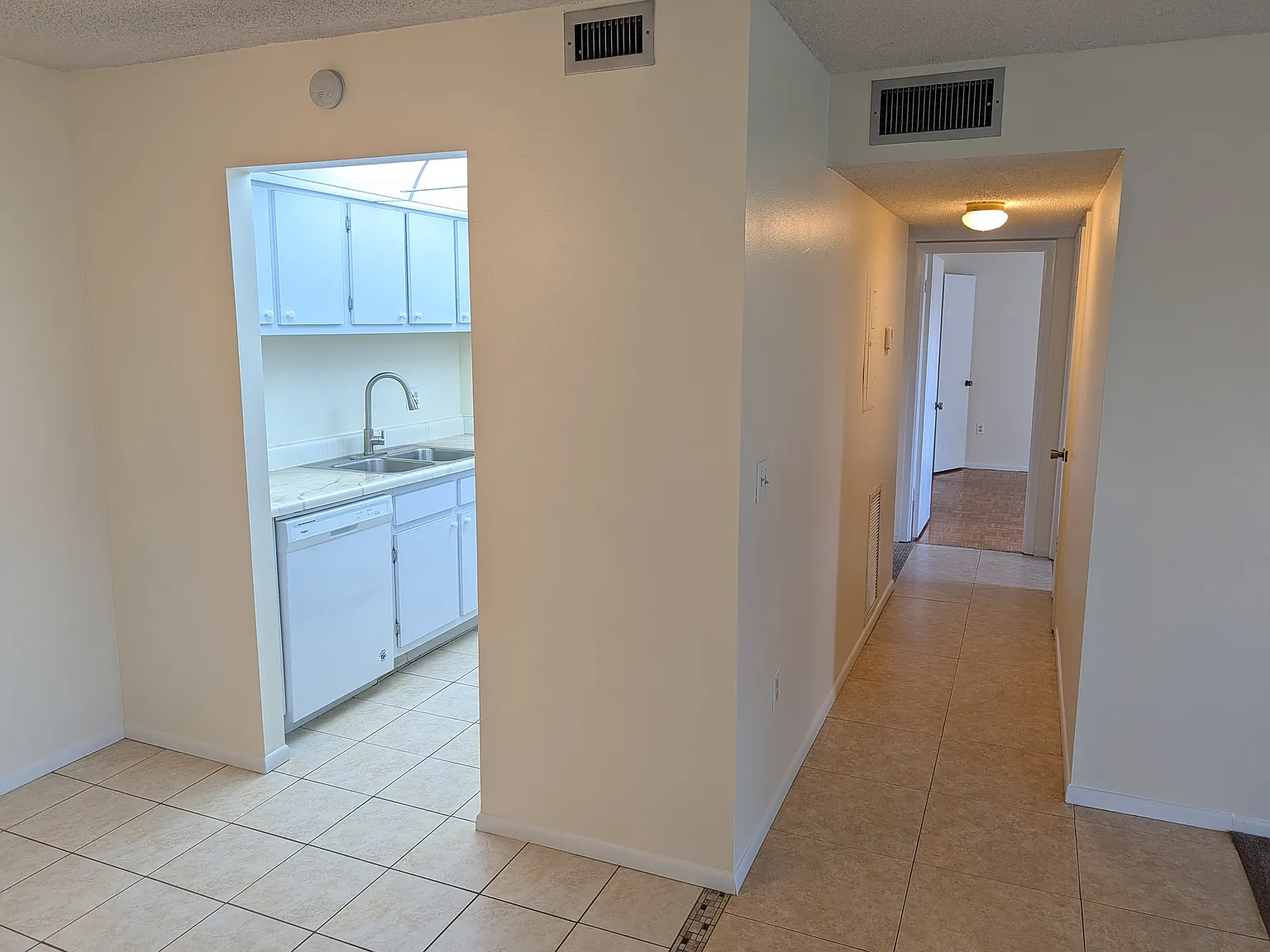 2 bed, 876 sqft, $1,675 — Photo 4