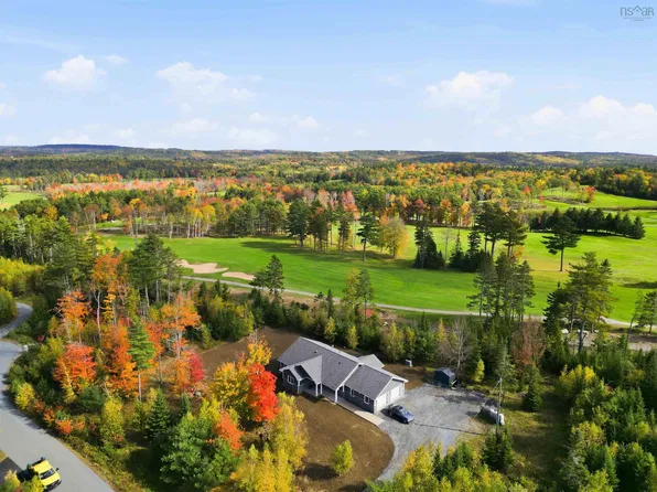 60 Danica Dr, Lunenburg, NS B4V 7Z2