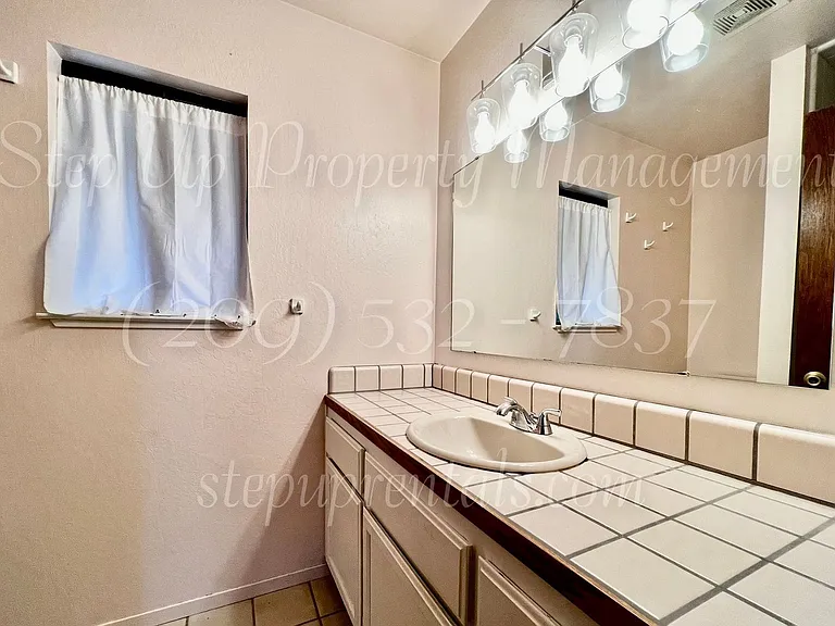 537 E Bald Mountain Rd — Photo 15