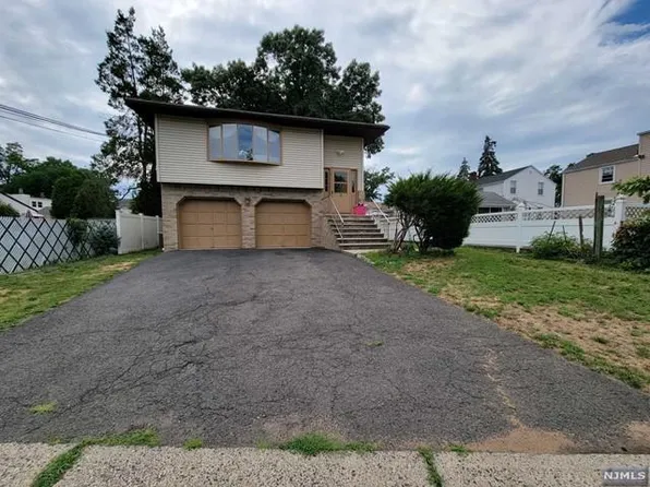 12 English Ave, Elmwood Park, NJ 07407