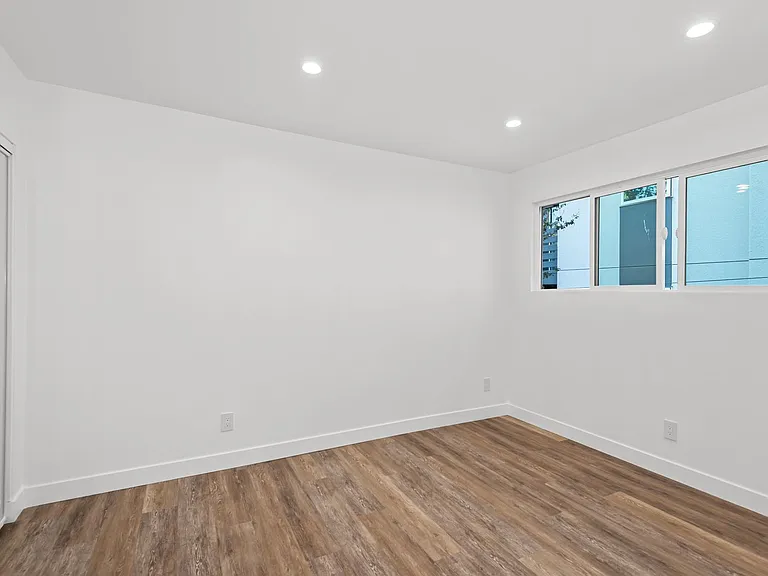 1563 Gordon St — Photo 29