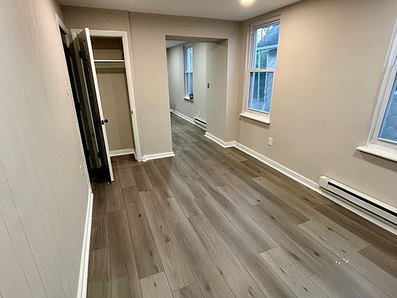 3rd image of 957 Springfield Rd APT 2