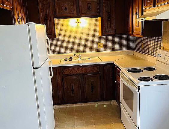 5th image of 504 Main St