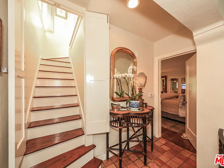 1367 N Beverly Dr — Photo 26