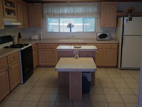 3rd image of 2492 Palm Dr