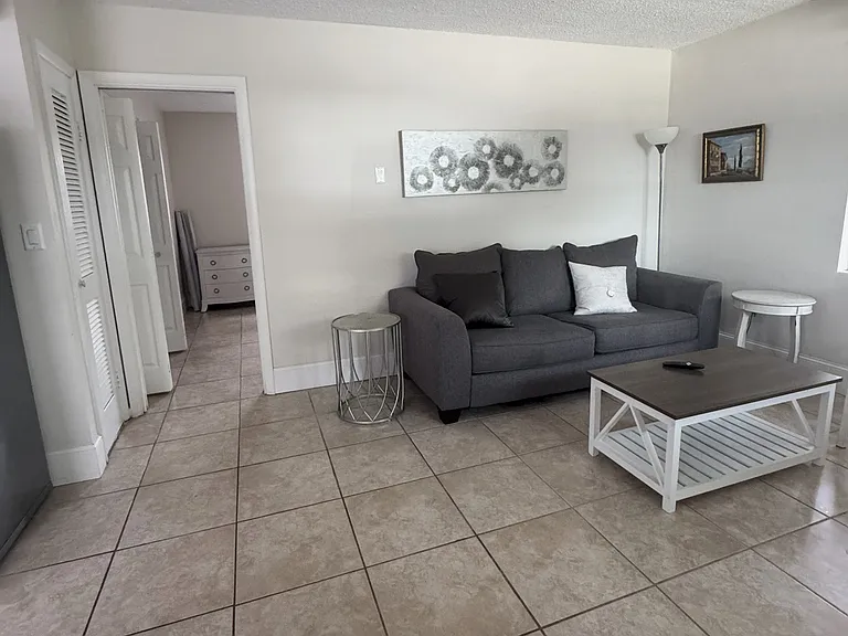 1196 Angle Rd #B — Photo 4