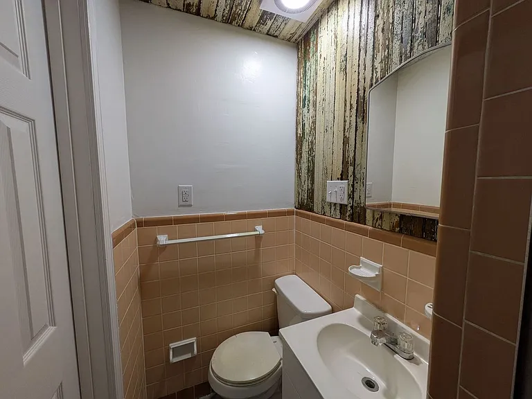 5251 Procter St — Photo 17