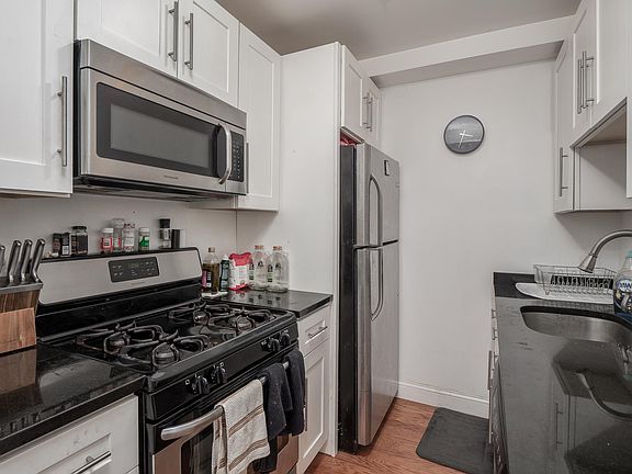3rd image of 546 E 8th St #2
