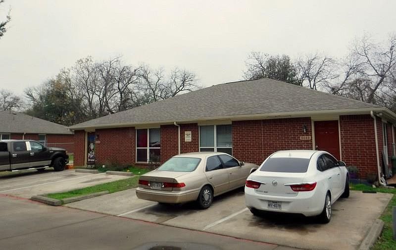 2nd image of 904 Naomi Ln