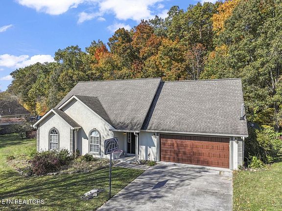 2nd image of 5301 Amherst Woods Ln