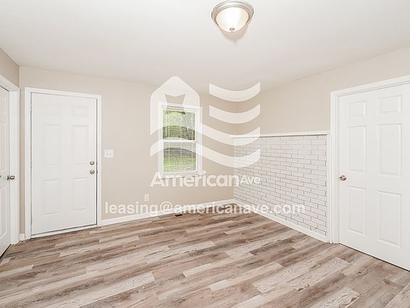 1393666_003_living_room_13795292.jpg