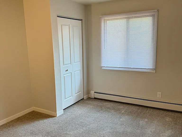 504 S Van Buren St #6 — Photo 8