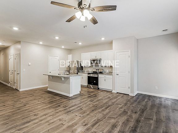 5th image of 1053 Woodbridge Blvd