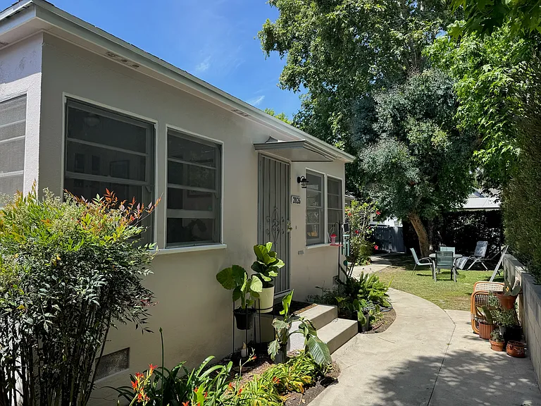 2826 Saint George St — Photo 1
