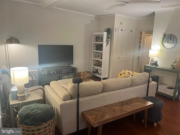 208 W Union St — Photo 2
