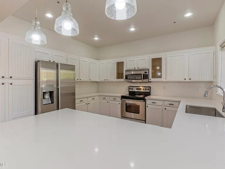 9032 E Karen Dr — Photo 8