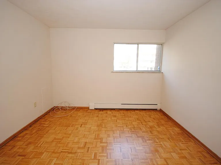 1200 Fennell Ave E — Photo 14