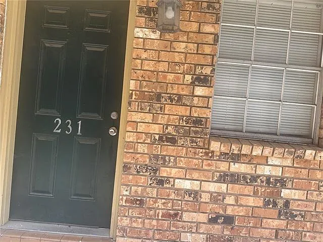 2 bed, 1.5 bath, 1139 sqft, $1,400 — Photo 2