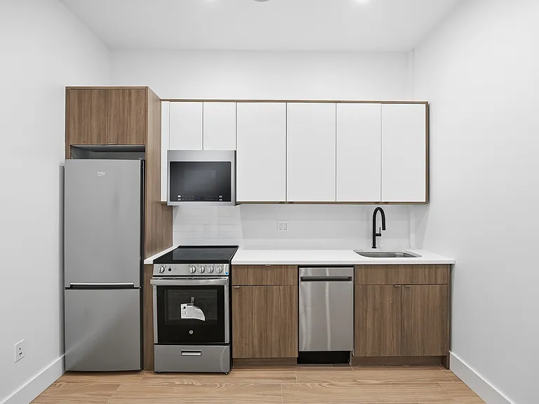 379 Hawthorne St #1W — Photo 5