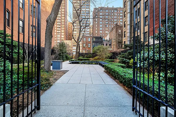 Sold by R New York | media 25