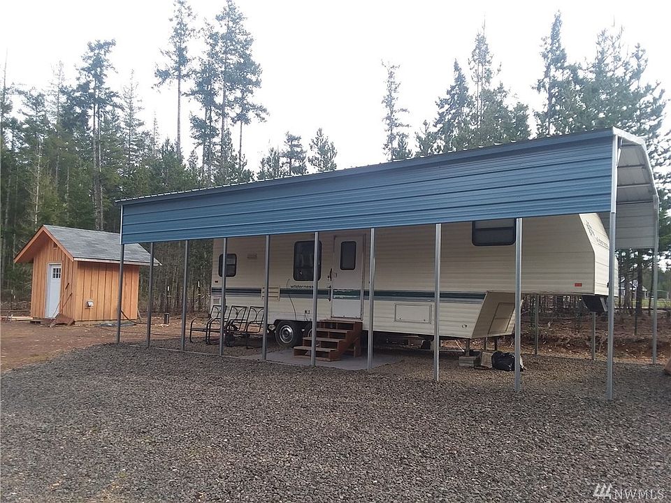 2nd image of 700 NE Haven Lake Dr