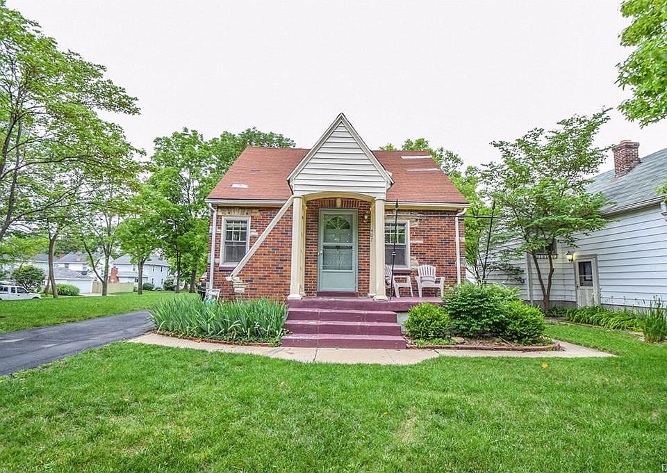 1st image of 407 Triangle Ave