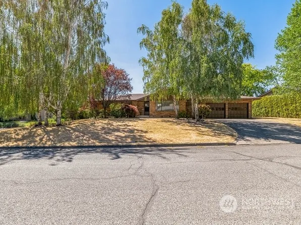 4902 Richey Road, Yakima, WA 98908
