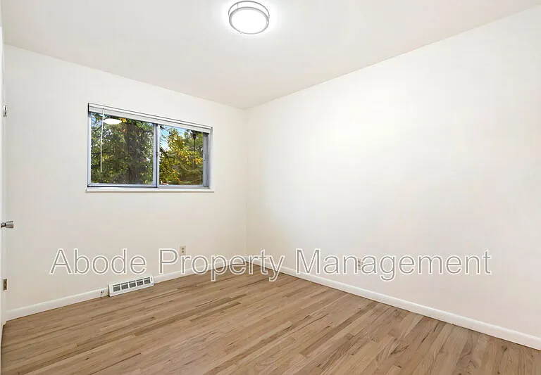 328 N Roosevelt Ave — Photo 8