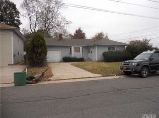 919 Park Ave, Westbury, NY 11590