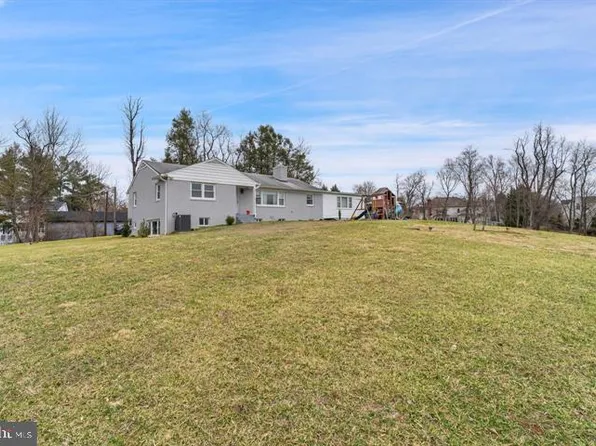 10022 Colvin Run Rd, Great Falls, VA 22066
