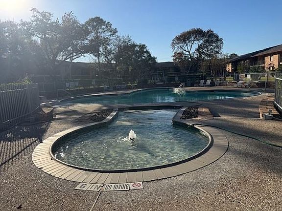 3rd image of 7600 Burgoyne Rd Unit 206