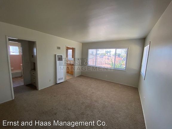 3rd image of 724 Loma Ave #3