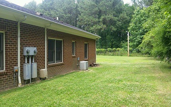 5th image of 601 Laurel Woods Dr