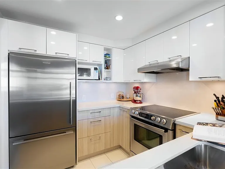 55 E 10th Ave #3 — Photo 10