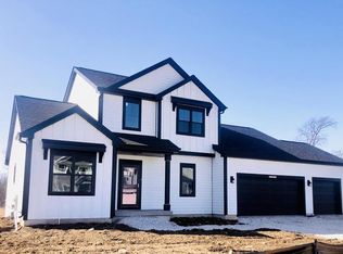 W242N5625 Peppertree Dr S, Sussex, WI 53089