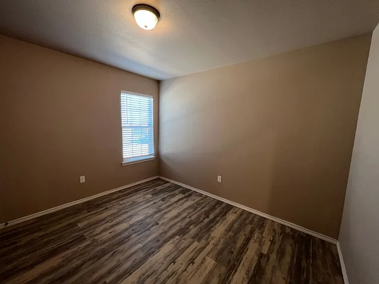 2503 N Avenue O — Photo 12